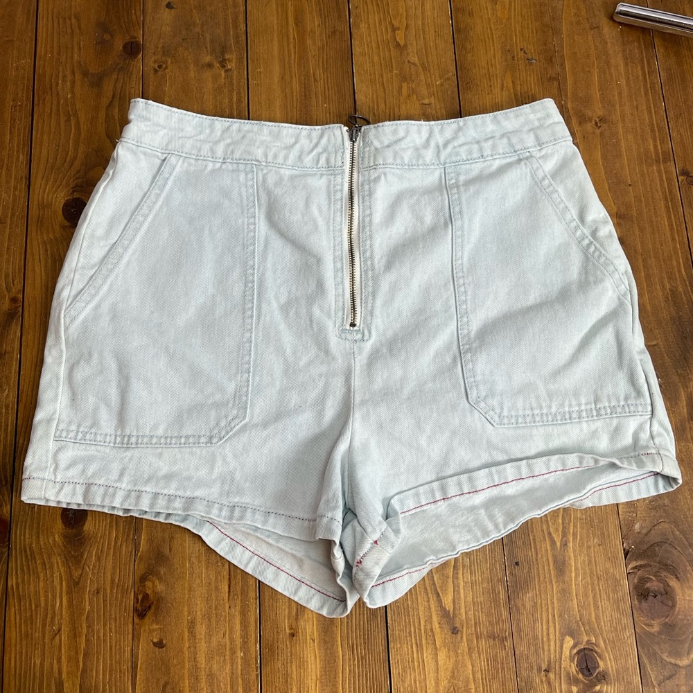 RVCA size 27 light wash jean hot pants